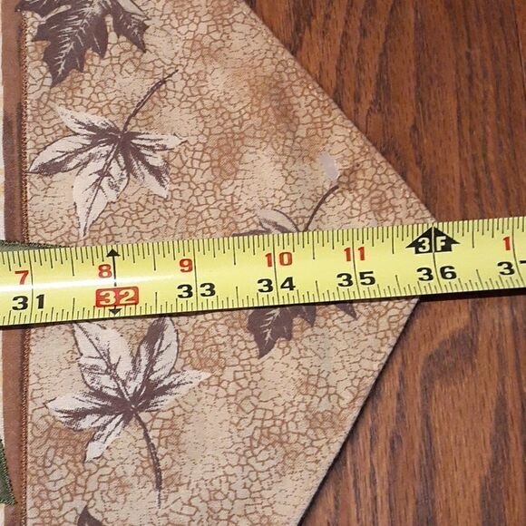 Pretty sunflower runner for your table to welcome Fall. - Picture 3 of 6